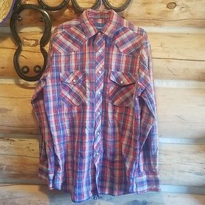 Long sleeve butoon down.